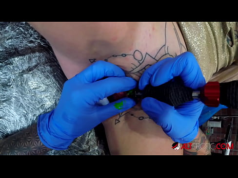 ❤️ Sully Savage, une chaudasse extrêmement tatouée, s'est fait tatouer le clitoris. ☑ Vidéo de baise at us fr.porn-mz-com.ru ❌❤